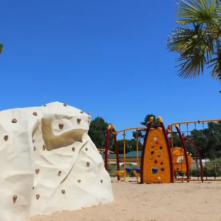 Camping Accueillant, Animaux Ok - 4 Pers. - Api-1-52-2265